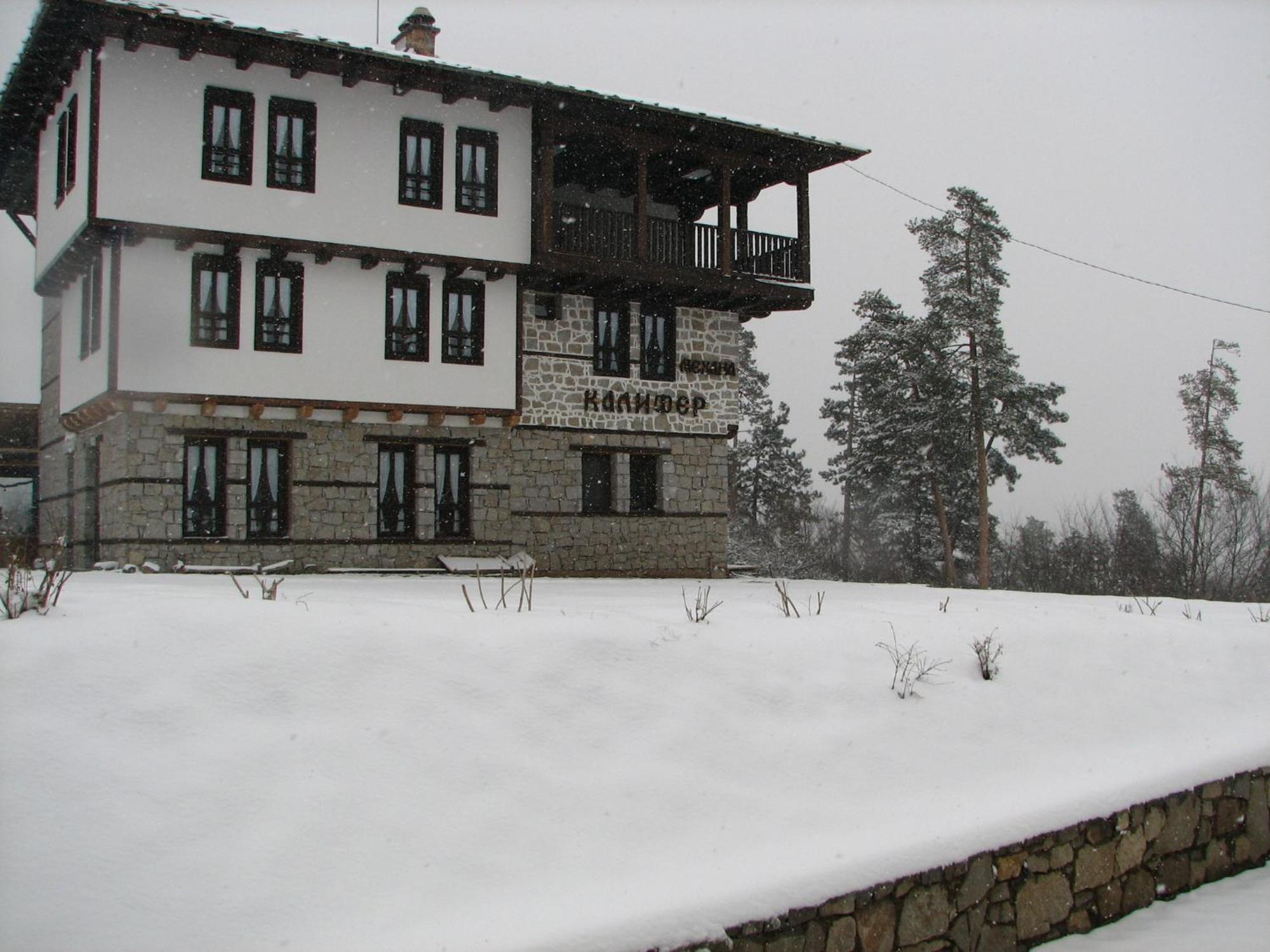 Family Hotel Kalifer Kalofer Eksteriør billede