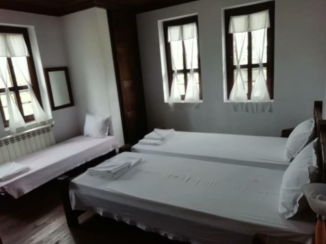 Family Hotel Kalifer Kalofer Eksteriør billede